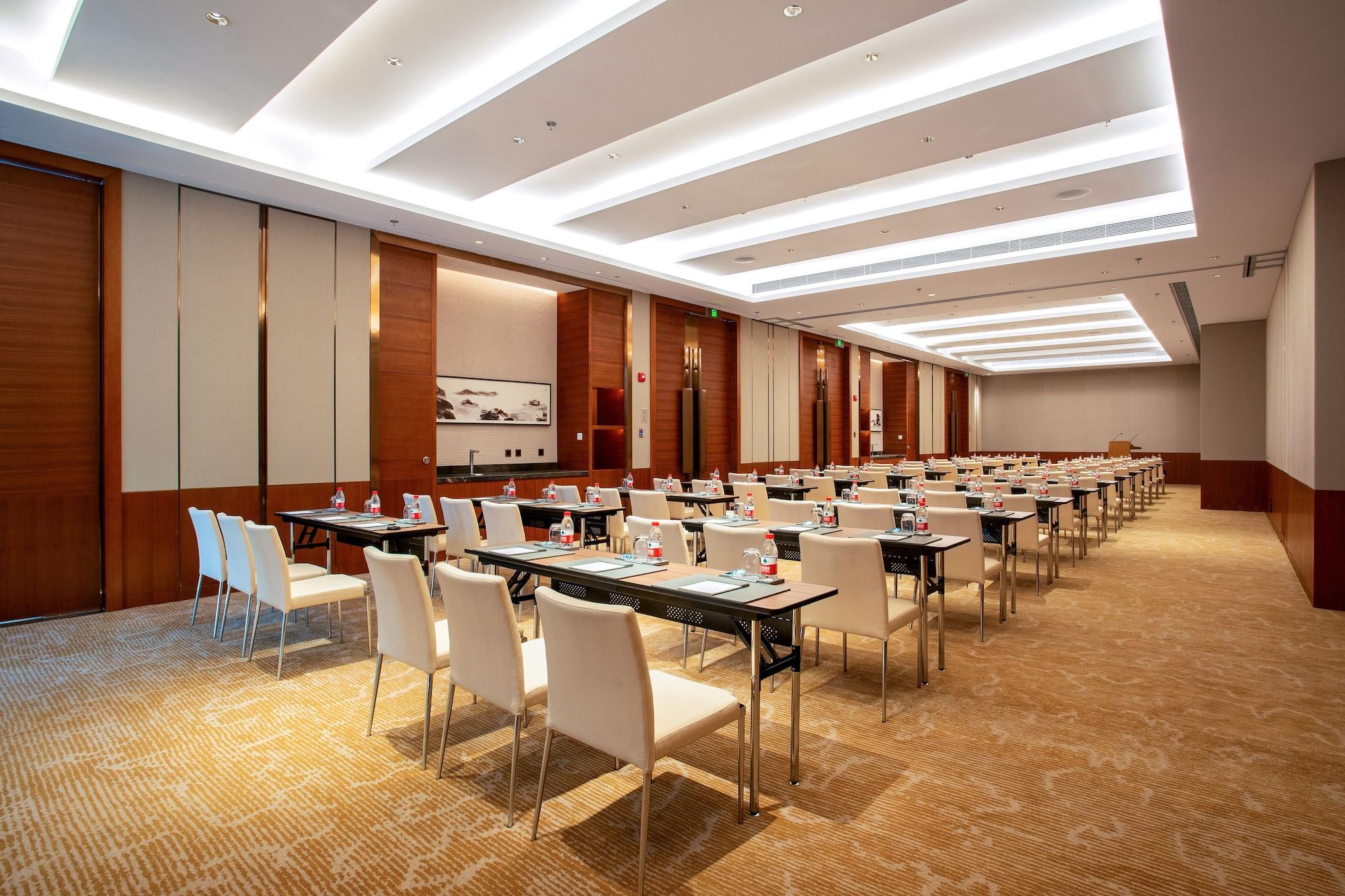 Hyatt Regency Zhenjiang Hotel Женджанг Екстериор снимка