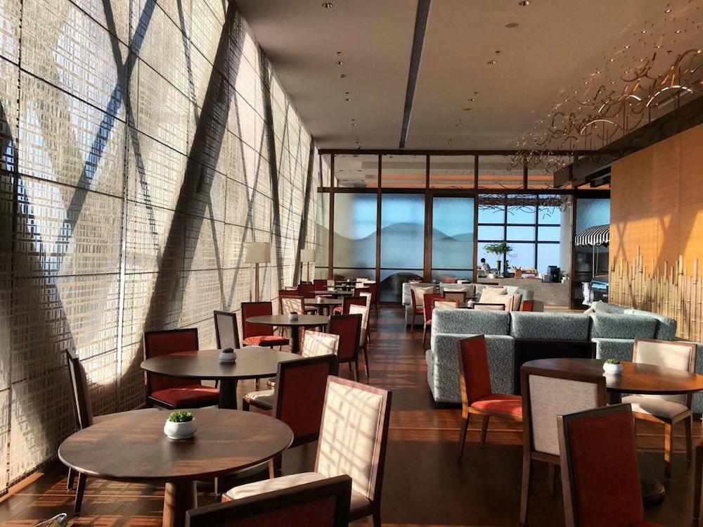 Hyatt Regency Zhenjiang Hotel Женджанг Екстериор снимка